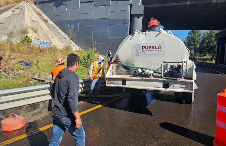 Rehabilitan drenaje pluvial en retorno del Periférico y Bulevar Forjadores