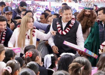 Con alegría y sensibilidad, Gobierno de Puebla entrega miles de juguetes en 27 microrregiones