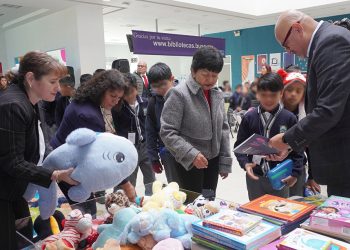 La Rectora de la BUAP participa en la campaña “Regala una sonrisa”