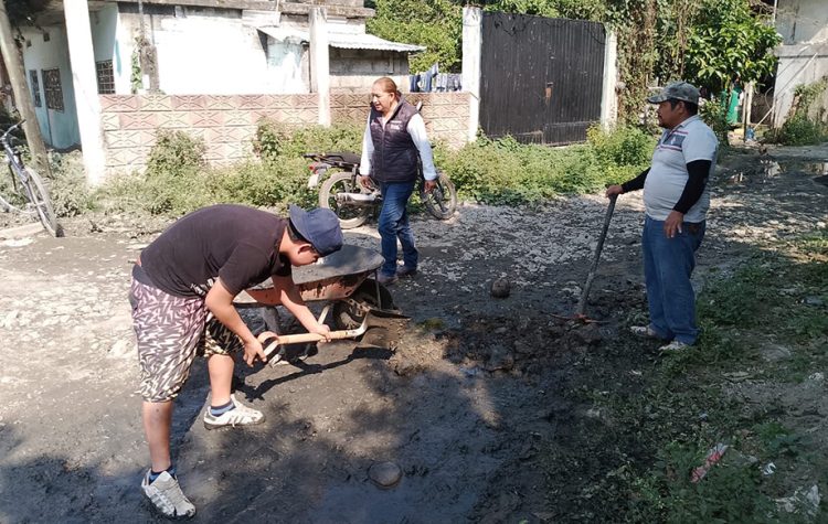 Gobierno de Puebla realiza desazolve de drenaje en La Ceiba