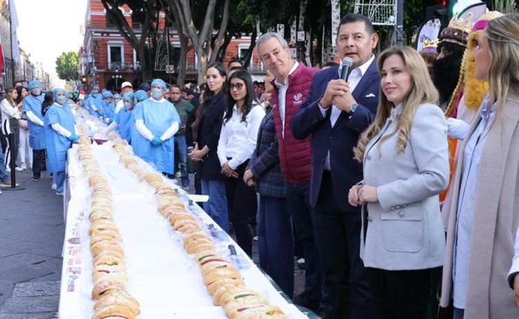 En un ambiente de paz, celebran gobierno estatal y municipal Récord Guinness de Rosca Monumental