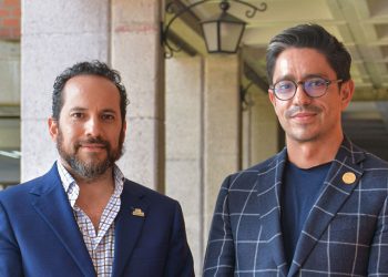 Estudiantes de la UDLAP reciben la visita de directivos de la Cámara Nacional de la Industria de las Artes Gráficas