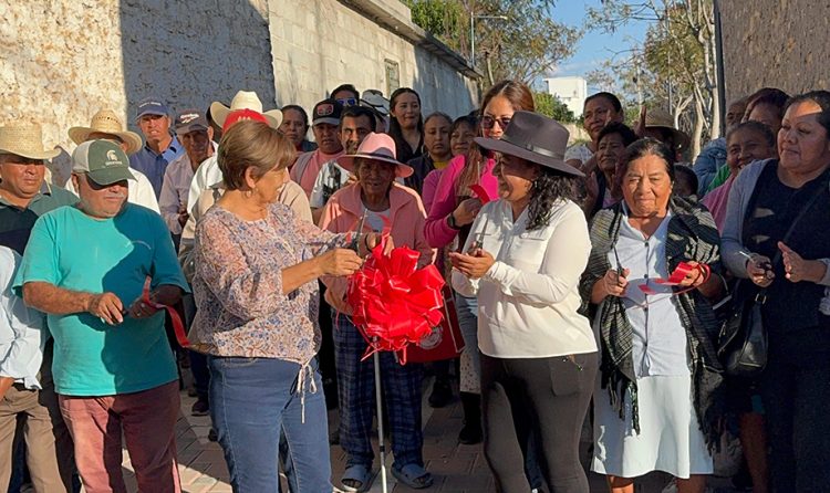 Inauguran obras en Ahuatempan