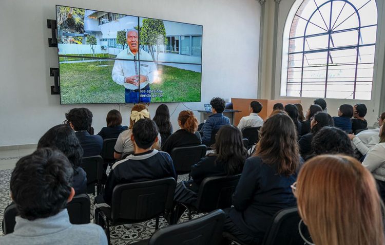 Participan más de 45 mil estudiantes de bachillerato en feria profesiográfica
