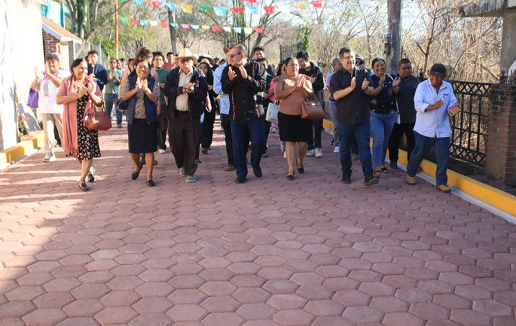 Inauguran pavimentación en Tempexquixtle