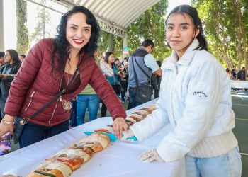 Fortalece la UTTECAM tradiciones con Rosca de Reyes comunitaria