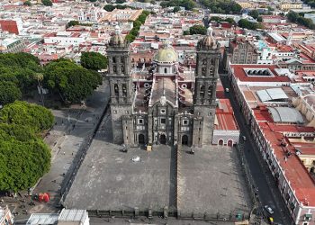 Rehabilita Gobierno del Estado el atrio de la Catedral poblana