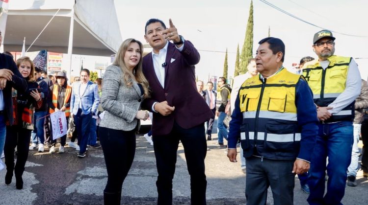 Cierra fuentes de saqueo Gobierno de Puebla con obra comunitaria y maquinaria