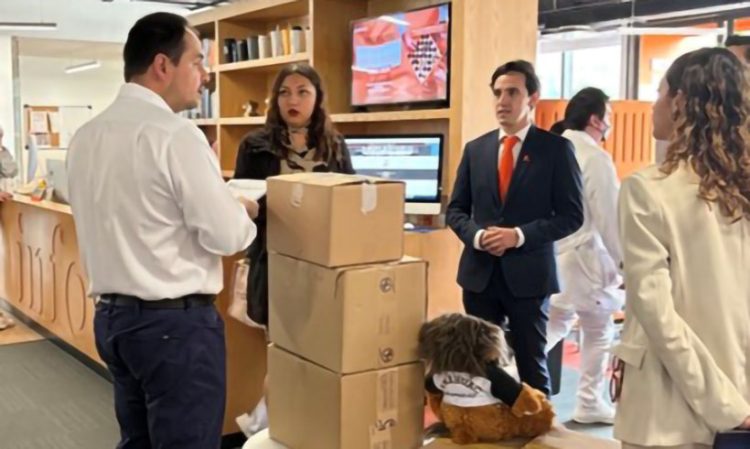 Donación de libros de Anáhuac Puebla beneficia a estudiantes del Centro Educativo CRECER
