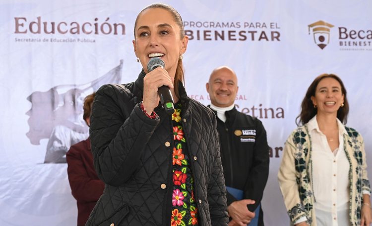 Ya nadie les puede quitar la beca a los estudiantes de secundaria, es un derecho permanente: Presidenta entrega Beca Rita Cetina en Ecatepec