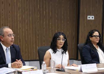 Titular de la CDH Puebla se presenta ante Comisión del Congreso para rendir informe