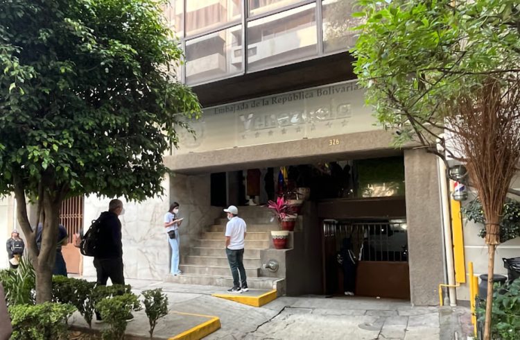 Maduro utilizaba su Embajada en México para traficar y regresar las ganancias en vuelos diplomáticos