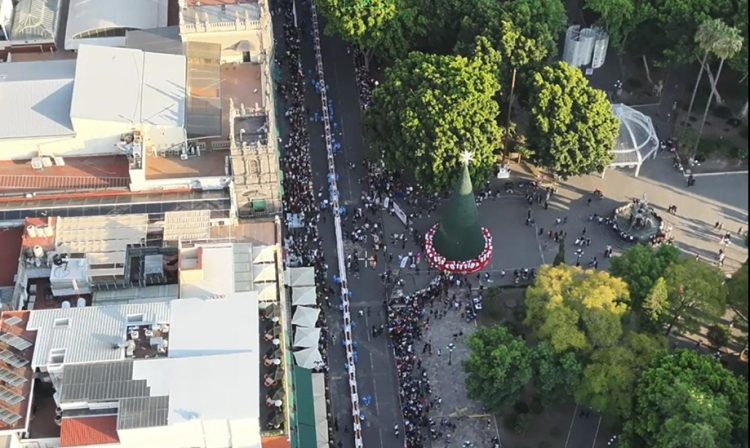 Puebla capital hace historia con la rosca de Reyes más grande del mundo