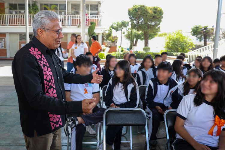 Apoya SEP a escuelas de educación básica con material para mantenimiento