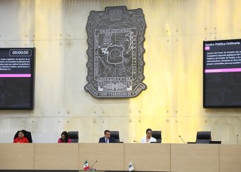 Establecer tarifas máximas por el uso de estacionamientos, propone el diputado Mauricio Céspedes