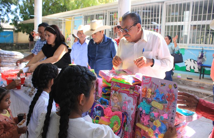 Festejan “Día de Reyes” en Tecomatlán