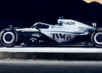 Cadillac presento el auto de Sergio Pérez y Valtteri Bottas durante el Super Bowl