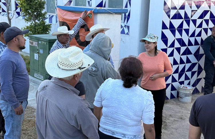 Entrega Ana Tepole apoyo a personas afectadas por incendio en la Sierra Negra