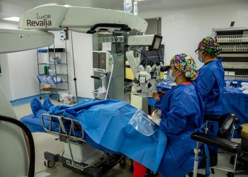 DIF Puebla Capital reconoce la labor social de fundación Jenkins por financiar cirugías de cataratas