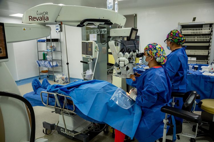DIF Puebla Capital reconoce la labor social de fundación Jenkins por financiar cirugías de cataratas