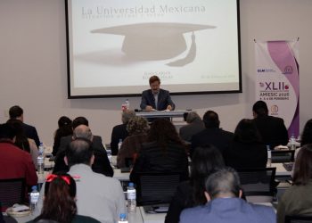 AMIESIC reconoce trayectoria académica de coordinador Anáhuac Puebla