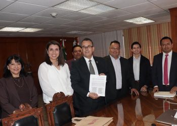 Héctor Landero formaliza su registro para contender por la presidencia de Canaco Puebla