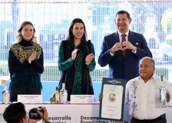 Gobierno Estatal consolida a Puebla como potencia internacional del mezcal