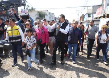 Tras 30 años de abandono, gobierno estatal pavimenta 105 calles al norte de Puebla