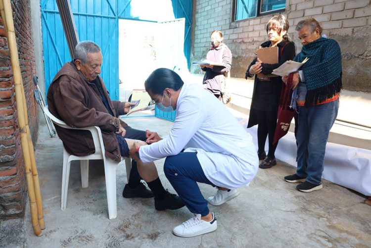DIF Puebla Capital mejorar la movilidad de personas adultas mayores gracias a las jornadas del Día del Pueblo