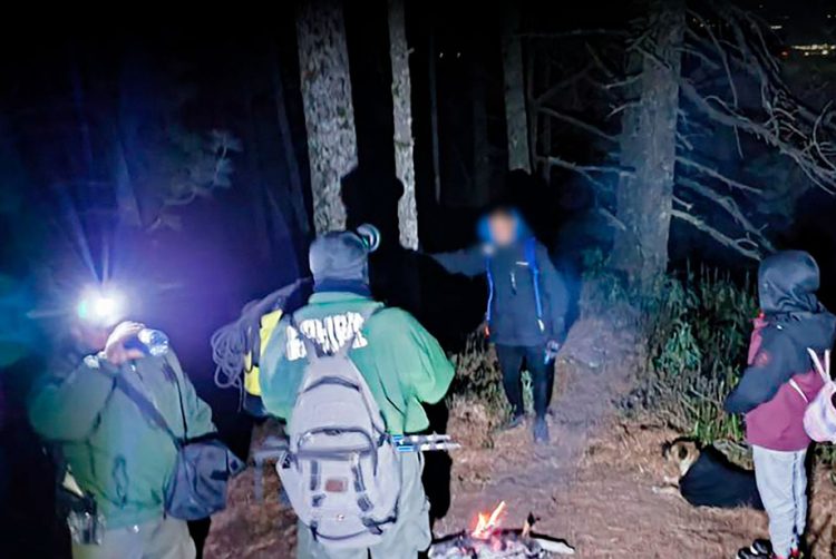 Fuerzas de seguridad rescatan a dos personas extraviadas en La Malinche