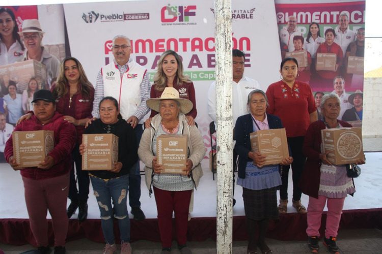 Gobierno de Pepe Chedraui entregó apoyos alimentarios a familias de Guadalupe Tecola