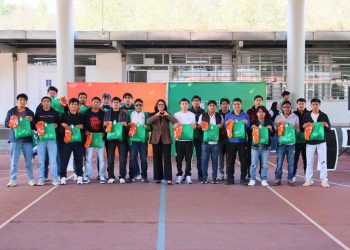 Entrega TecNM Teziutlán nuevos uniformes a selectivos deportivos