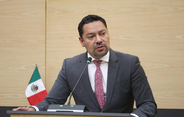 Andrés Villegas presenta iniciativa para modernizar bibliotecas públicas de Puebla