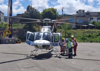 Traslado aéreo logra atención inmediata a mujer embarazada desde Huauchinango