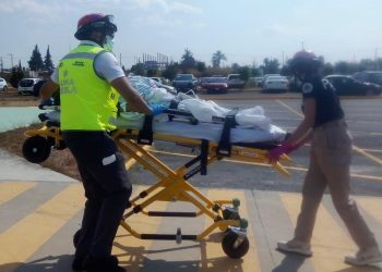 Coordinan traslado aéreo de una mujer con embarazo gemelar desde Cuetzalan