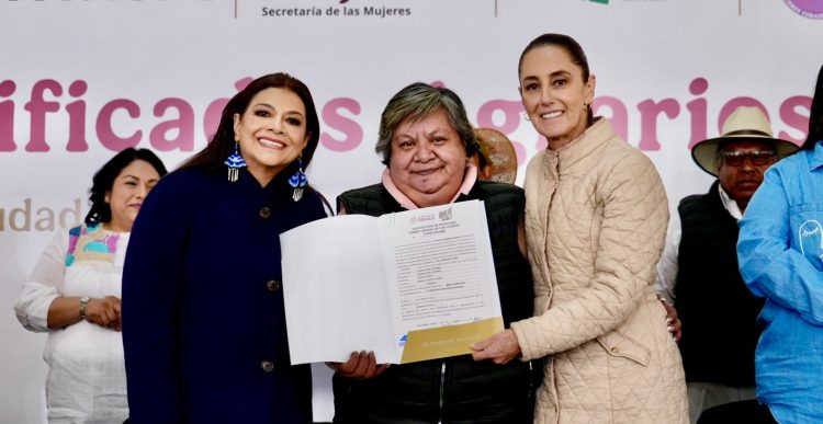 Reivindicamos los derechos agrarios de las mujeres: Presidenta entrega títulos agrarios a mujeres en CDMX; la meta es de 150 mil en el país