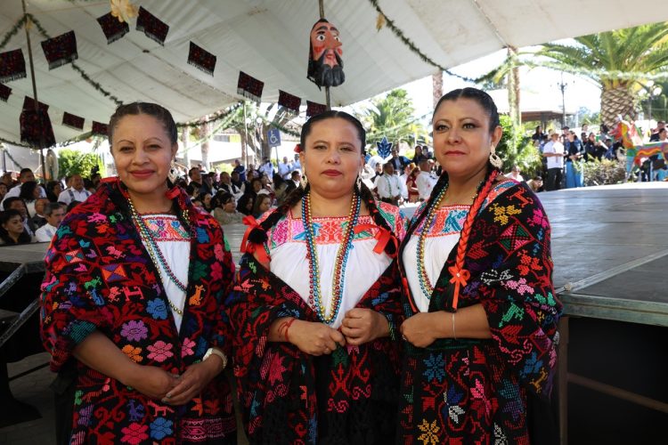 Reconoce SEP dedicación de docentes en comunidades originarias de Puebla