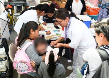 Secretaría de Salud acerca vacunación contra sarampión a estudiantes universitarios