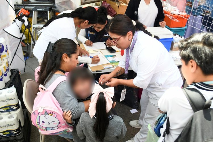 Secretaría de Salud acerca vacunación contra sarampión a estudiantes universitarios