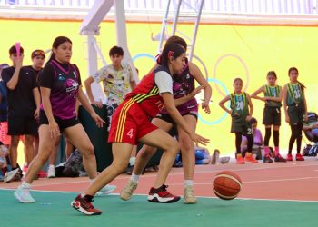 Avanza Puebla en básquetbol durante la Espartaqueada Deportiva