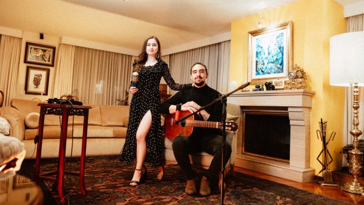 Ari Villalba estrena videoclip de «Quizás, Quizás, Quizás»