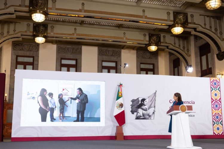 INFONAVIT entrega en Colima las primeras viviendas del Bienestar de ese Estado