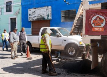 Supervisa Pepe Chedraui trabajos campaña «Bacheando Puebla» en el Barrio de Analco