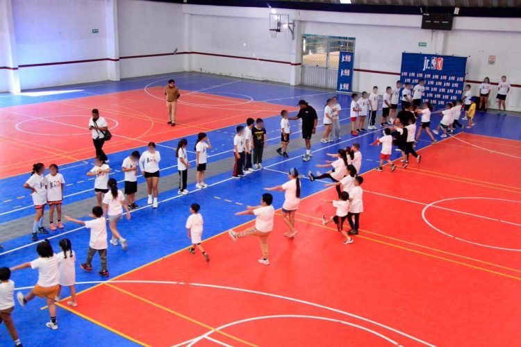 Realiza Gobierno de Pepe Chedraui Clínica de Básquetbol con Jr. NBA en Puebla
