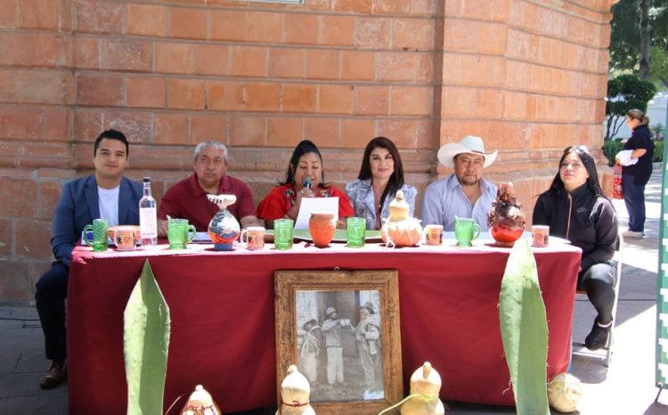 Invita a festival del pulque en el Parque de San Pedro Cholula