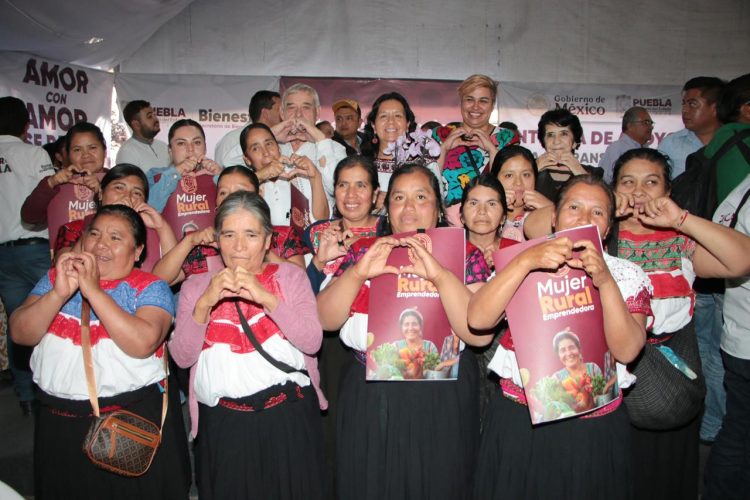 Puebla fortalece a mujeres rurales con inversión histórica