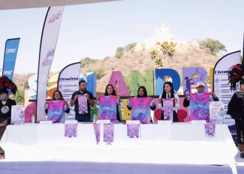 Presentan playera y medalla del Medio Maratón San Andrés Cholula, Equinoccio 2026