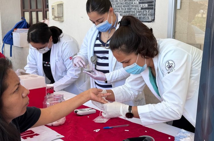 Acercan servicios de salud en Santa Inés Ahuatempan