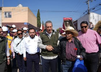 Supervisa Pepe Chedraui trabajos de rehabilitación vial en Camino Viejo a Balcones