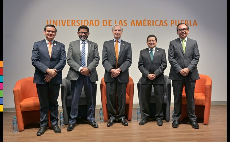 UDLAP debate sobre equidad y crisis hídrica en foro académico
